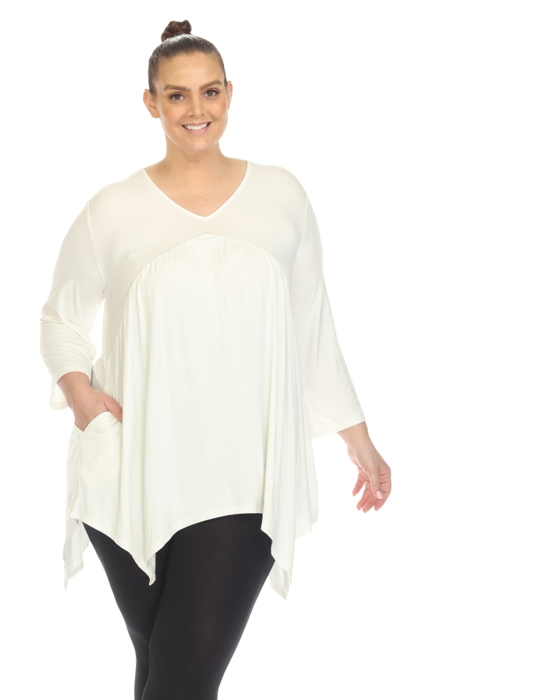 Front of a model wearing a size 2X White Mark Empire Waist V-Neck Tunic Top in White by White Mark. | dia_product_style_image_id:291188